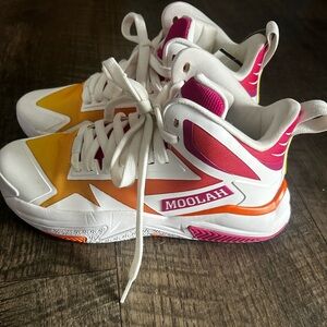 Moolah Basketball/Volleyball LIKE BRAND NEW
Shoes